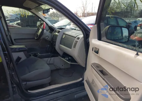 2008 Ford Escape Xls/Xls Manual z USA, uszkodzony, nr VIN 1FMCU02Z38KB26409